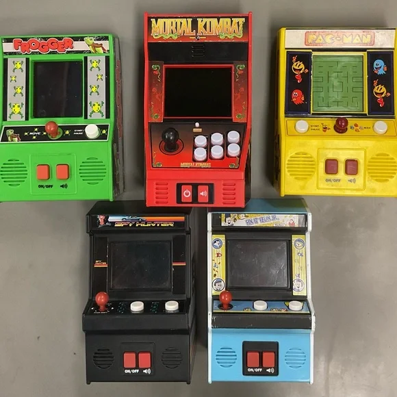 Working Spy Hunter Mini Handheld Arcade Game with Batteries - Picture 6 of 6